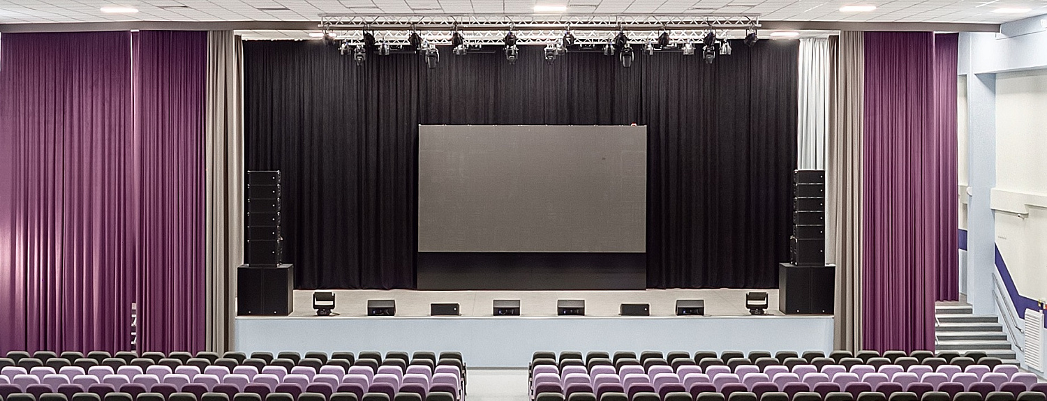 Примеры реализованных актовых залов